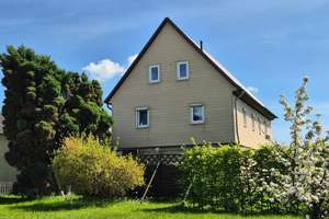 Einfamilienhaus mit 2 Vollgeschossen und großem Grundstück in ruhiger Stadtrandlage von Limbach-O... – Die vollständige Adresse der Immobilie erhältst du vom Anbieter., 9212 Limbach-Oberfrohna – Vorschaubild 1