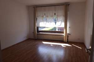 GARTENTERRASENWOHNUNG IN VOLMERSWERTH SANIERTES DUSCHBAD LAMINAT EINBAUKÜCHE MÖGLICH ABSOLUT RUHIG – Volmerswerther Straße 276, 40221 Bilk, Düsseldorf – Vorschaubild 5