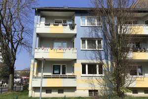 Wunderschöne Familienwohnung mit modernem Tageslichtbad und herrlichem Balkon im EG!