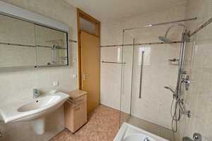Einfamilienhaus mit Garten, Terrasse, einer ELW, Garage und Stellplätzen sucht neue Besitzer! – Ludwigsburg (Kreis) – Vorschaubild 9
