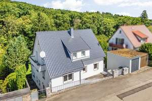 - Idyllisch gelegen, direkt am Waldrand - Kernsaniertes Einfamilienhaus mit ELW – Die vollständige Adresse der Immobilie erhältst du vom Anbieter., 70195 Botnang-West, Stuttgart – Vorschaubild 2