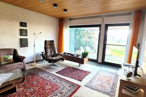 Zweifamilienhaus mit Balkon und schönem Garten angrenzend an Felder und Wiesen in Nürtingen – Die vollständige Adresse der Immobilie erhältst du vom Anbieter., 72622 Nürtingen – Vorschaubild 2