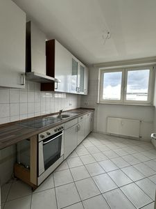 Großzügige 3 Zimmer Wohnung im 1. OG * WG geeignet oder als Büro