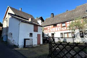 Von IPC: Bauernhaus in Berzhahn, ideal für zwei Generationen – Die vollständige Adresse der Immobilie erhältst du vom Anbieter., 56459 Berzhahn – Vorschaubild 2