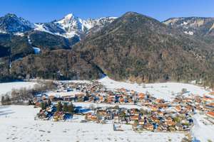 Rarität in malerischer Lage:
Einzigartiges Anwesen im Landhaus-Stil mit Gästebereich und Alpenblick – Die vollständige Adresse der Immobilie erhältst du vom Anbieter., 83259 Schleching – Vorschaubild 28