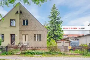 IMMOBERLIN.DE –  Solide Doppelhaushälfte mit Ausbaupotential bis ca. 180 m2 – Berlin – Vorschaubild 1