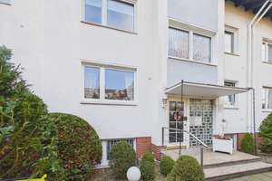 Ansprechendes 3-Familienhaus mit 2 Garagen in Bemerode
