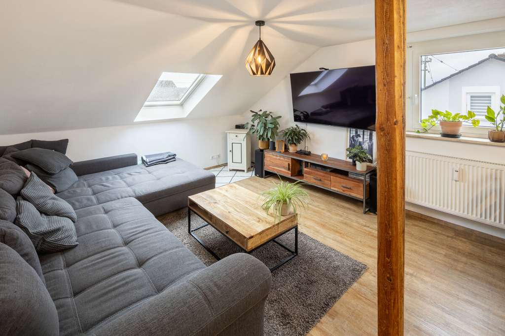 Immobilie in Eurasburg - Helle 3-Zimmer Wohnung, saniert mit Keller und Garage - Bild 0