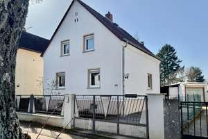 Gepflegtes Zwei-Familienhaus mit schönem Grundstück und großem Potential