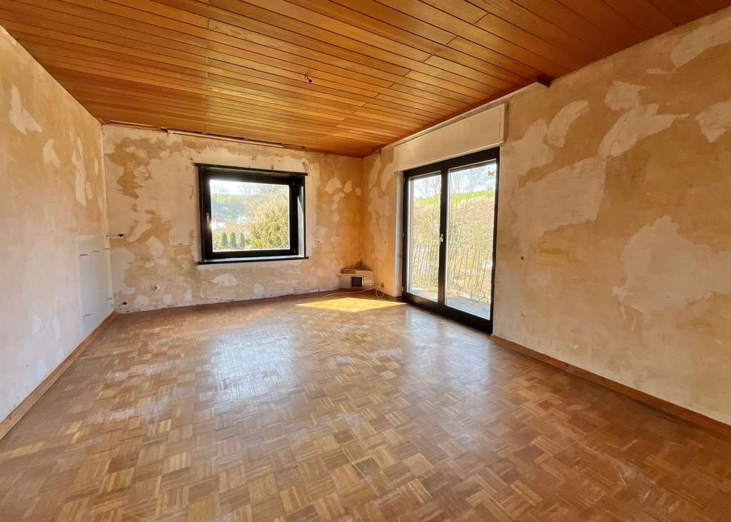 Immobilie in Contwig - Familienhaus mit großem Grundstück - Bild 1