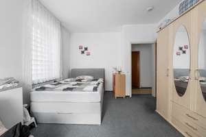 Drei-Familienhaus mit 13 Garagen inklusive Bauland
IN TUTTLINGEN – Die vollständige Adresse der Immobilie erhältst du vom Anbieter., 78532 Tuttlingen – Vorschaubild 17
