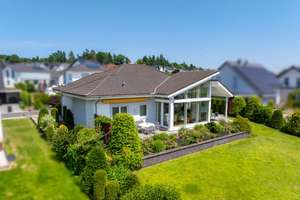 Beeindruckendes Einfamilienhaus in Kirchhain – Die vollständige Adresse der Immobilie erhältst du vom Anbieter., 35274 Kirchhain – Vorschaubild 1