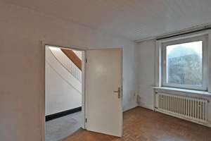 Mach mich wieder schön :) Sanierungsbedürftige DHH mit Garten & Garage in Frillendorf – Die vollständige Adresse der Immobilie erhältst du vom Anbieter., 45139 Frillendorf, Essen – Vorschaubild 2