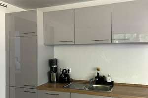 Moderne 2-Zimmer-Erdgeschosswohnung mit Einbauküche und barrierefreiem Komfort – Hohenzollernstraße 55, 71083 Herrenberg – Vorschaubild 4