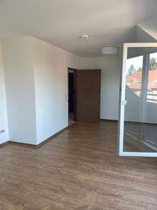 WBS für 2 Personen erforderlich!!Helle 2-Zimmerdachgeschosswohnung mit Balkon