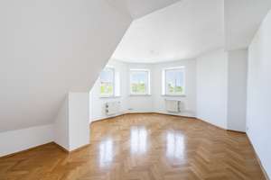 AIGNER - Bezugsfreie 2,5-Zimmer-Wohnung in denkmalgeschütztem Altbau im Herzen der Maxvorstadt