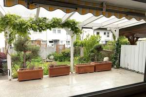 Helles, geräumiges Haus mit dreiseitigem Garten und exzellenter Anbindung  – Die vollständige Adresse der Immobilie erhältst du vom Anbieter., 73765 Neuhausen auf den Fildern – Vorschaubild 2