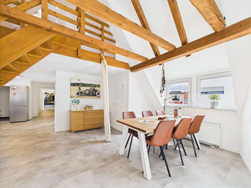 Immobilie in Zirndorf - Zentrale Maisonette mit Loggia, Galerie & viel Raum – 4 Zimmer auf 2 Ebenen in Zirndorf - Bild 2