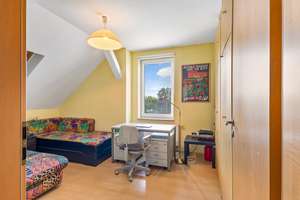 Gepflegte, frei werdende 3-Zimmer-Dachgeschosswohnung mit Privatgarten & Carport in Berlin-Karow – Florastr. 6, 13125 Karow, Berlin – Vorschaubild 12
