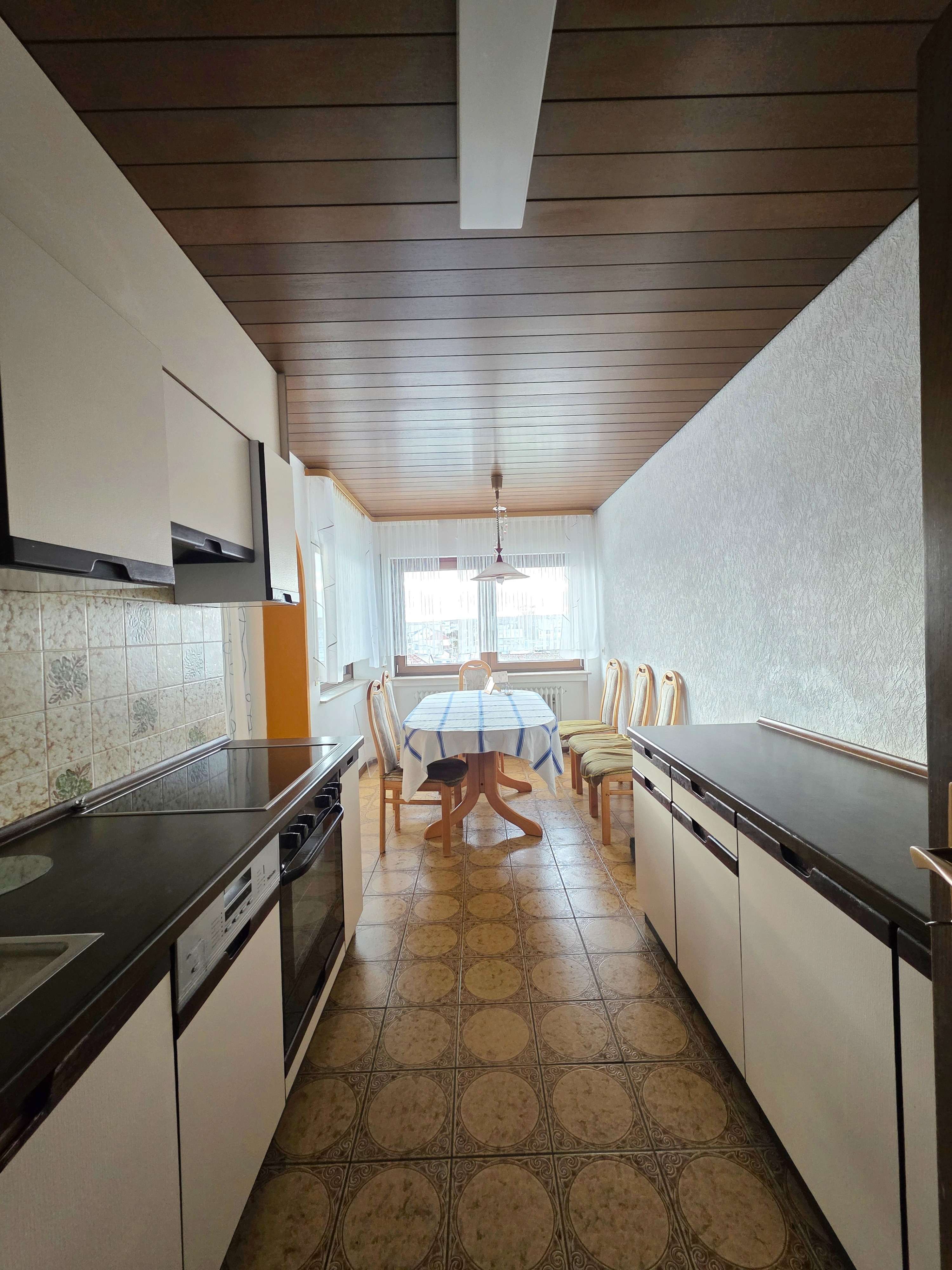 Immobilie in Pfalzgrafenweiler - Bezugsfreie 2-Zimmer-Wohnung mit verglaster Loggia - Bild 2