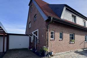 • Gepflegte Doppelhaushälfte + Garage + Stellplatz & Studiozimmer – nahe Hariksee...