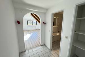 Großzügige 4-Zimmer-Wohnung mit Schwimmbadanteil, 2 Garagen und Zugang zum Gemeinschaftsgarten – Die vollständige Adresse der Immobilie erhältst du vom Anbieter., 90427 Großgründlach, Nürnberg – Vorschaubild 23