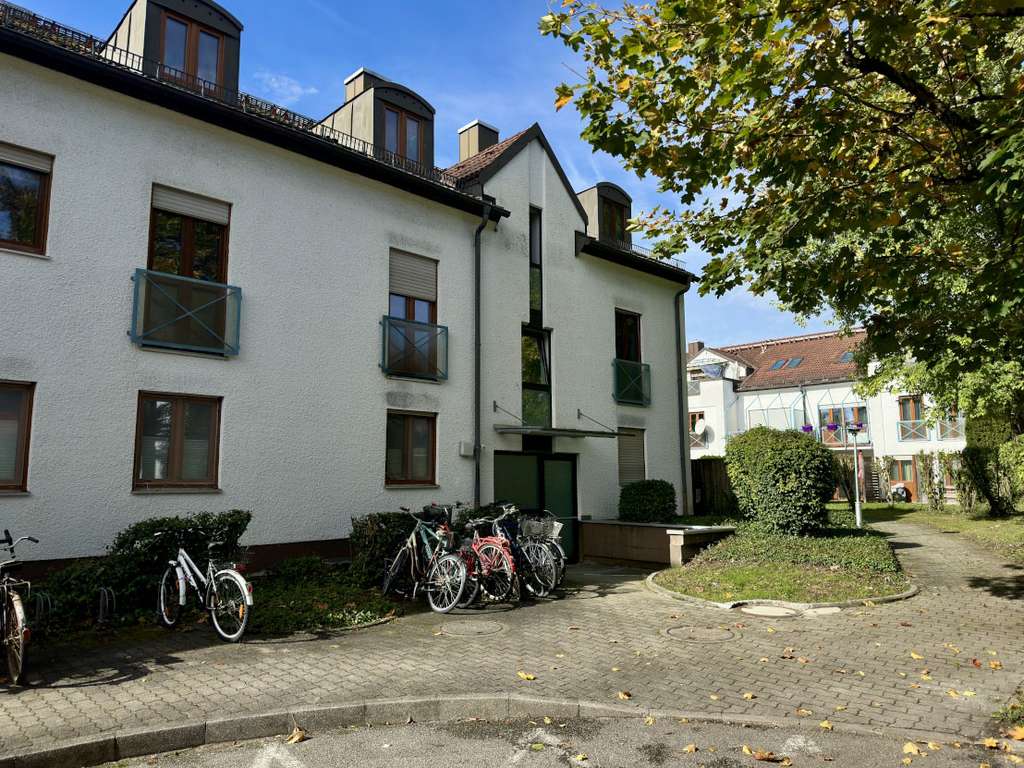 Gepflegte 1-Zimmer Wohnung mit EBK, großem Balkon und TG-Stellplatz!
