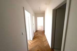 Komplett renovierte 3-Zimmer-Wohnung mit Balkon in Oberschleißheim