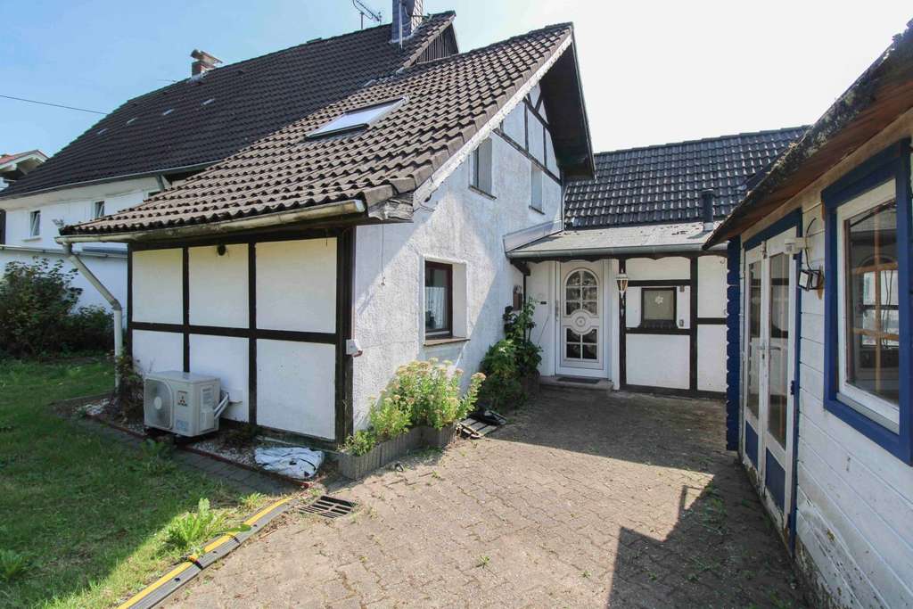 Gemütliches Einfamilienhaus mit modernisiertem Bad und Garten in Kürten