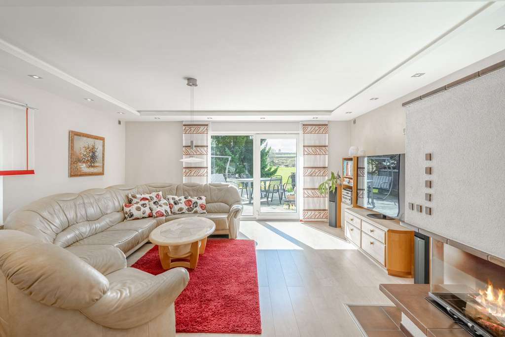 Immobilie in Stolpen - Ihr exklusives Einfamilienhaus mit traumhaftem Blick über Langenwolmsdorf bei Stolpen - Bild 1