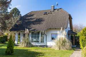 HOMESK - Einfamilienhaus mit Kamin auf ruhigem Grundstück im Grünen in Mariendorf – Heukuppenweg 42, 12107 Berlin – Vorschaubild 1