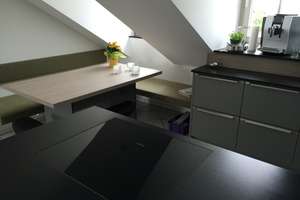 Geschmackvolle DG-Wohnung mit zwei Räumen und Einbauküche in Ingolstadt – Die vollständige Adresse der Immobilie erhältst du vom Anbieter., 85051 Süd, Ingolstadt – Vorschaubild 2