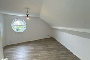 helle renovierte 2-Zimmer-Wohnung 52m² im Dachgeschoß Einbauküche Duschbad in Heide – Meldorfer Str. 184, 25746 Heide – Vorschaubild 5