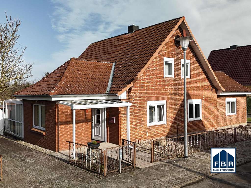 Immobilie in Lübz - Ihr bezahlbares Zuhause mit Wintergarten und Garage in Lübz - Bild 0