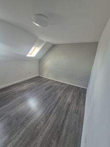 Schöne Dachgeschosswohnung mit großem bewohnbarem Dachboden in Krefeld City