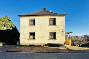 Gemütliches Einfamilienhaus mit viel Platz, Garten, Garagen und viel Potenzial für Ihre Wünsche
 – Die vollständige Adresse der Immobilie erhältst du vom Anbieter., 66606 Sankt Wendel – Vorschaubild 1