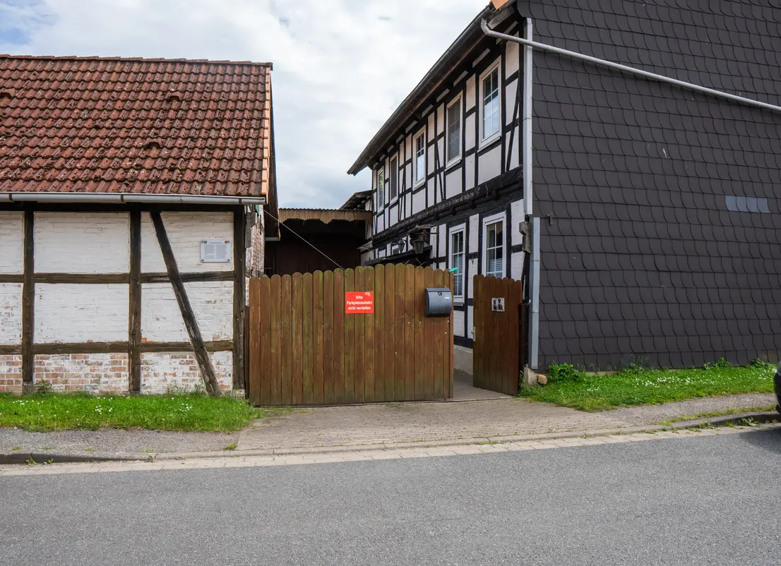 Einfahrt zum Hof des Fachwerkanwesens