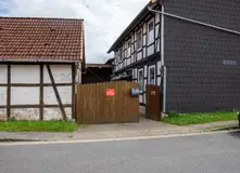 Einfahrt zum Hof des Fachwerkanwesens