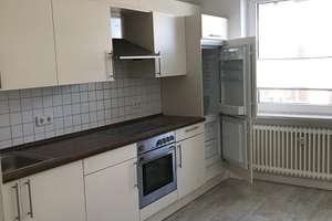 gepflegte 3 Zimmer Wohnung mit EBK und Balkon