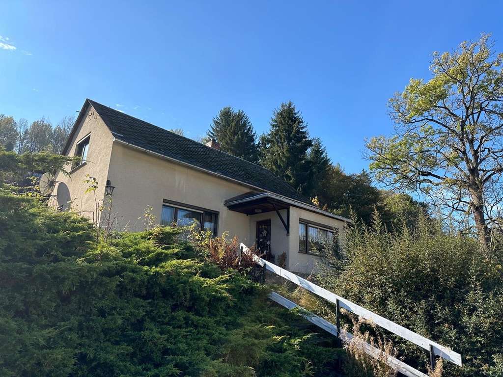 Immobilie in Bad Elster - Einfamilienhaus mit großzügigem Traumgrundstück im Grünen   – Ihr Platz für neue Wohnideen - Bild 0