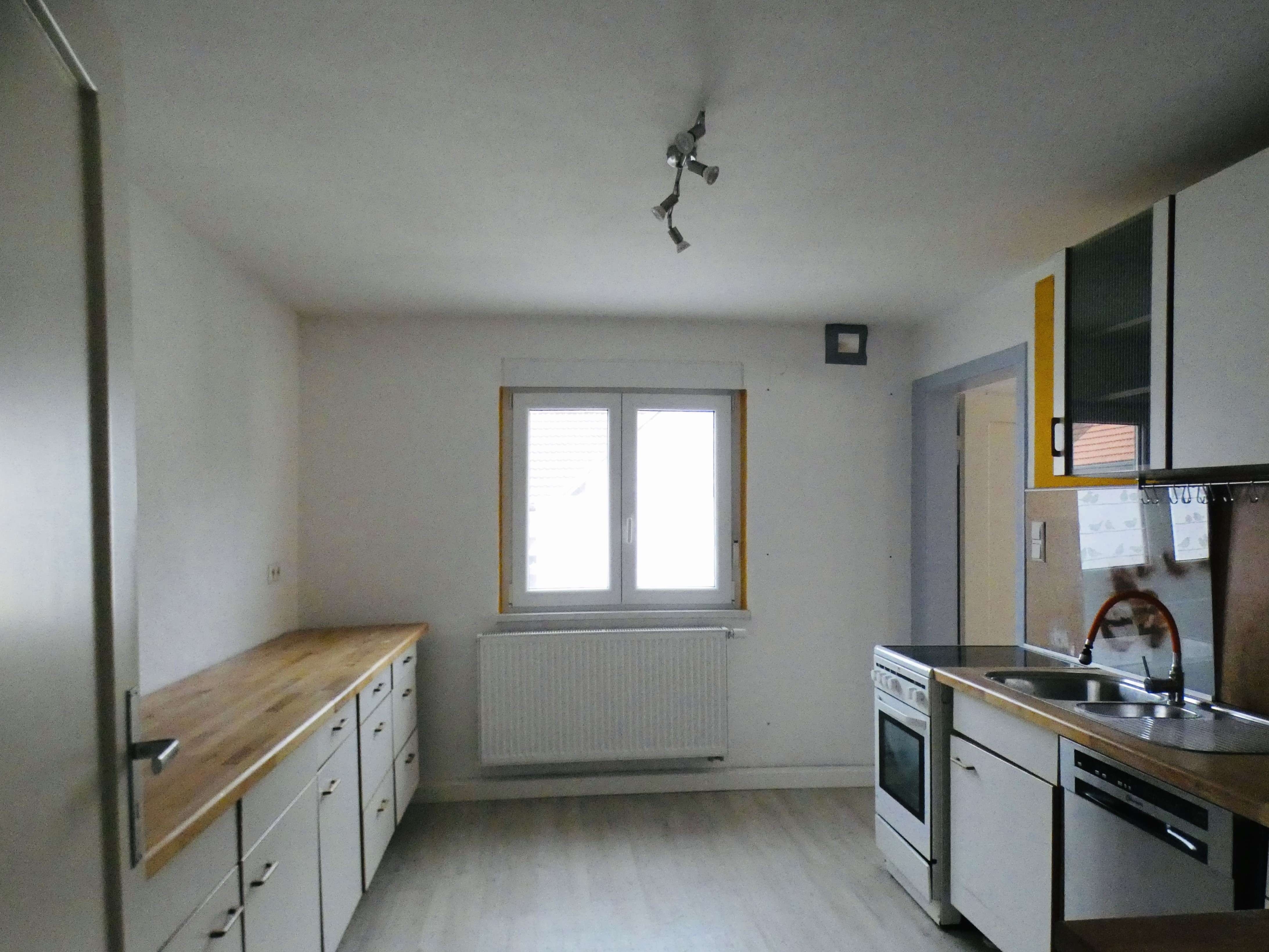 Immobilie in Asselfingen - BARRIEREFREIE 4-ZIMMER-WOHNUNG mit Balkon, Doppelgarage und Nebengebäude in Asselfingen zu verkaufen - Bild 1