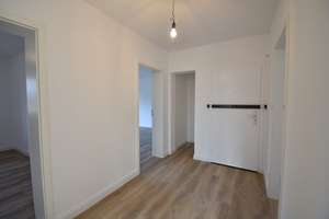 Frisch renoviert! Ideal geschnittene 3-Zimmer-Wohnung mit 2 Balkonen  – Paul-Bonatz-Straße 27, 40595 Garath, Düsseldorf – Vorschaubild 2