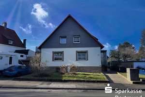 Gepflegtes Zweifamilienhaus mit großzügigem Garten, Pool und Erbpachtgrundstück in begehrter Lage