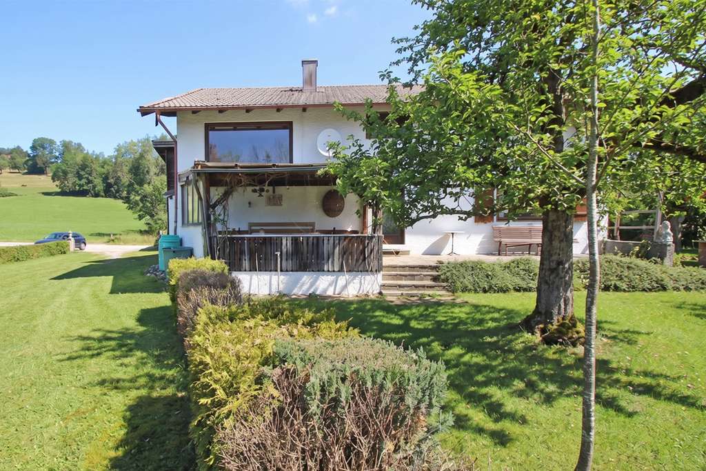 Immobilie in Rimsting - Ruhige Ortsrandlage und herrlicher Blick auf die Chiemgauer Alpen - Bild 1