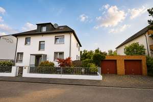 Vielseitiges Zweifamilienhaus auf großzügigem Grundstück in Darmstadt-Wixhausen!