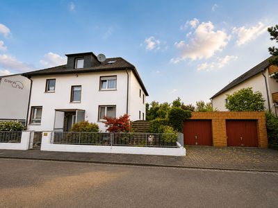 Vielseitiges Zweifamilienhaus auf großzügigem Grundstück in Darmstadt-Wixhausen!