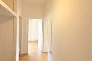DIREKT AM SCHÄFERSEE! LICHTDUCHFLUTETE RENOVIERTE 2-ZIMMER WOHNUNG MIT BALKON IN REINICKENDORF – Die vollständige Adresse der Immobilie erhältst du vom Anbieter., 13407 Reinickendorf (Ortsteil), Berlin – Vorschaubild 2