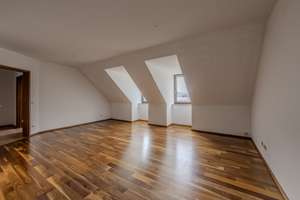 Wohnen am Stadtpark! Bezugsfreie 2-Zi-Dachgeschosswohnung mit TG-Einzelstellplatz + Fußbodenheizung – Die vollständige Adresse der Immobilie erhältst du vom Anbieter., 81241 Pasing, München – Vorschaubild 3