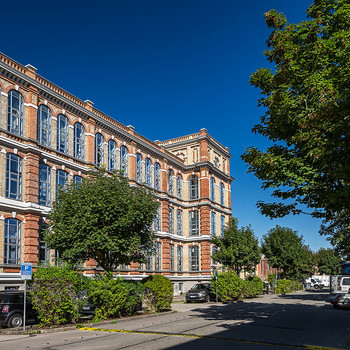 FABRIKSCHLOSS | Büro mit Galerie im Textilviertel
