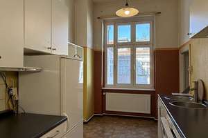 Altbau in Platzlage - sanierungsbedürftige 3-Zimmer Wohnung mit Balkon und Fahrstuhl! – Goslarer Platz 5, 10589 Charlottenburg, Berlin – Vorschaubild 10